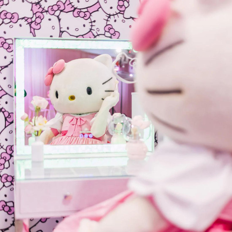 Hello Kitty LED Rechargeable MakeUp Mirror + outlet Wireless Compact Bundle -New In Box